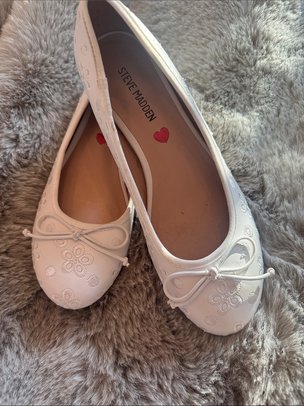 Steve Madden Girls White Ballet Flats. Sz. 4